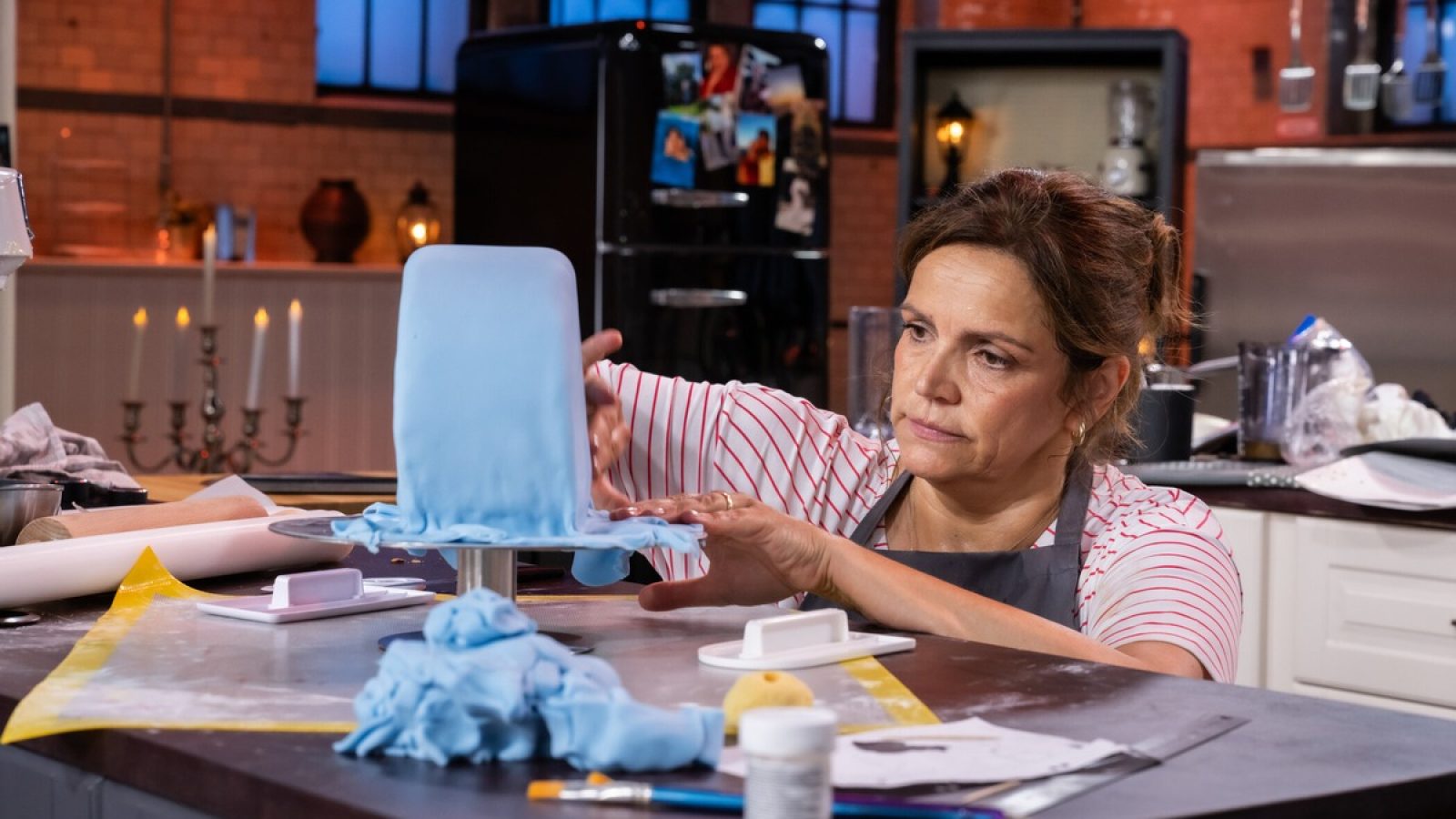 Titel: Das große Promibacken;
Staffel: 10;
Folge: 1;
Person: Rebecca Immanuel;
Copyright: Joyn/Claudius Pflug;
Fotograf: Claudius Pflug;
Bildredakteur: Elisa Taupert;
Dateiname: 3298683.jpg;
Rechtehinweis: Dieses Bild darf honorarfrei für redaktionelle Zwecke und nur im Rahmen der Programmankündigung verwendet werden. Andere Veröffentlichungen sind nur nach Rücksprache und ausdrücklicher Genehmigung der Seven.One Entertainment Group GmbH möglich. Nicht für EPG! Verwendung nur mit vollständigem Copyrightvermerk. Das Foto darf nicht verändert, bearbeitet und nur im Ganzen verwendet werden. Es darf nicht archiviert werden. Es darf nicht an Dritte weitergeleitet werden. Aneinanderreihung/Zusammenlegung/Kopplung von Bildern zum Zweck der Erstellung von Slide-Shows o.ä. nicht gestattet; Verbindung/Einfügen/Anfügen von Werbung nicht gestattet. Das Bild kann KI generierte Elemente enthalten.
Bei Fragen: foto@seven.one
Voraussetzung für die Verwendung dieser Programmdaten ist die Zustimmung zu den Allgemeinen Geschäftsbedingungen der Presselounges der Sender der Seven.One Entertainment Group GmbH. / Weiterer Text über ots und www.presseportal.de/nr/6708 / Die Verwendung dieses Bildes für redaktionelle Zwecke ist unter Beachtung aller mitgeteilten Nutzungsbedingungen zulässig und dann auch honorarfrei. Veröffentlichung ausschließlich mit Bildrechte-Hinweis.