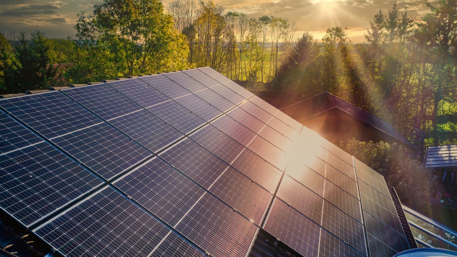 Kleine Dach-Solar-PV-Anlagen sind eine wichtige Säule der Energiewende. / Weiterer Text über ots und www.presseportal.de/nr/177921 / Die Verwendung dieses Bildes für redaktionelle Zwecke ist unter Beachtung aller mitgeteilten Nutzungsbedingungen zulässig und dann auch honorarfrei. Veröffentlichung ausschließlich mit Bildrechte-Hinweis.