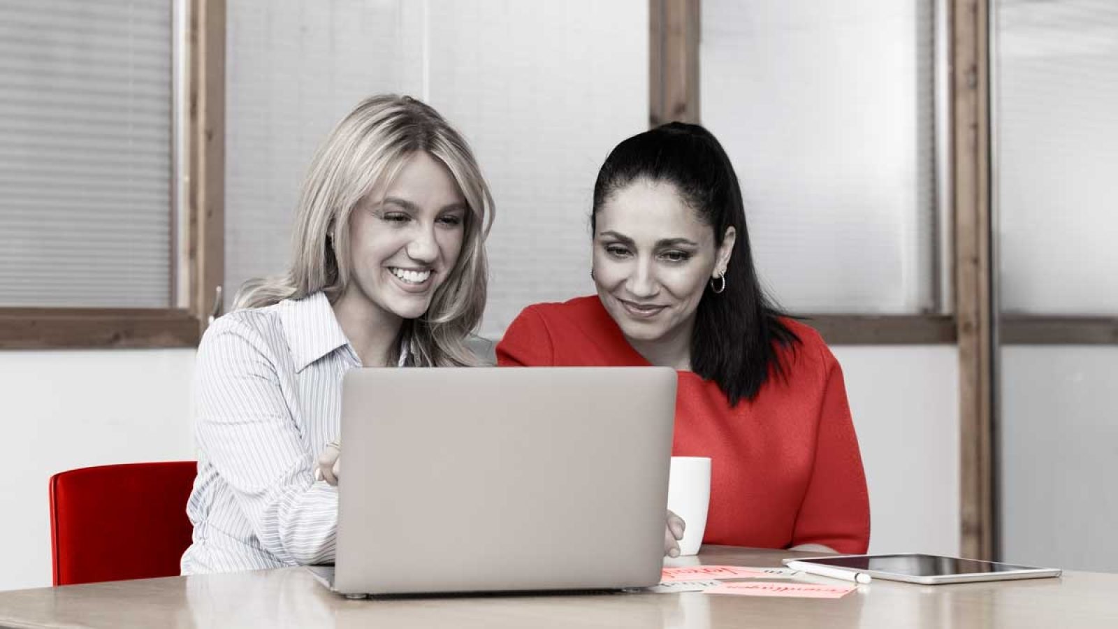 Laura Loos und Zehra Serdar / Weiterer Text über ots und www.presseportal.de/nr/181686 / Die Verwendung dieses Bildes für redaktionelle Zwecke ist unter Beachtung aller mitgeteilten Nutzungsbedingungen zulässig und dann auch honorarfrei. Veröffentlichung ausschließlich mit Bildrechte-Hinweis.