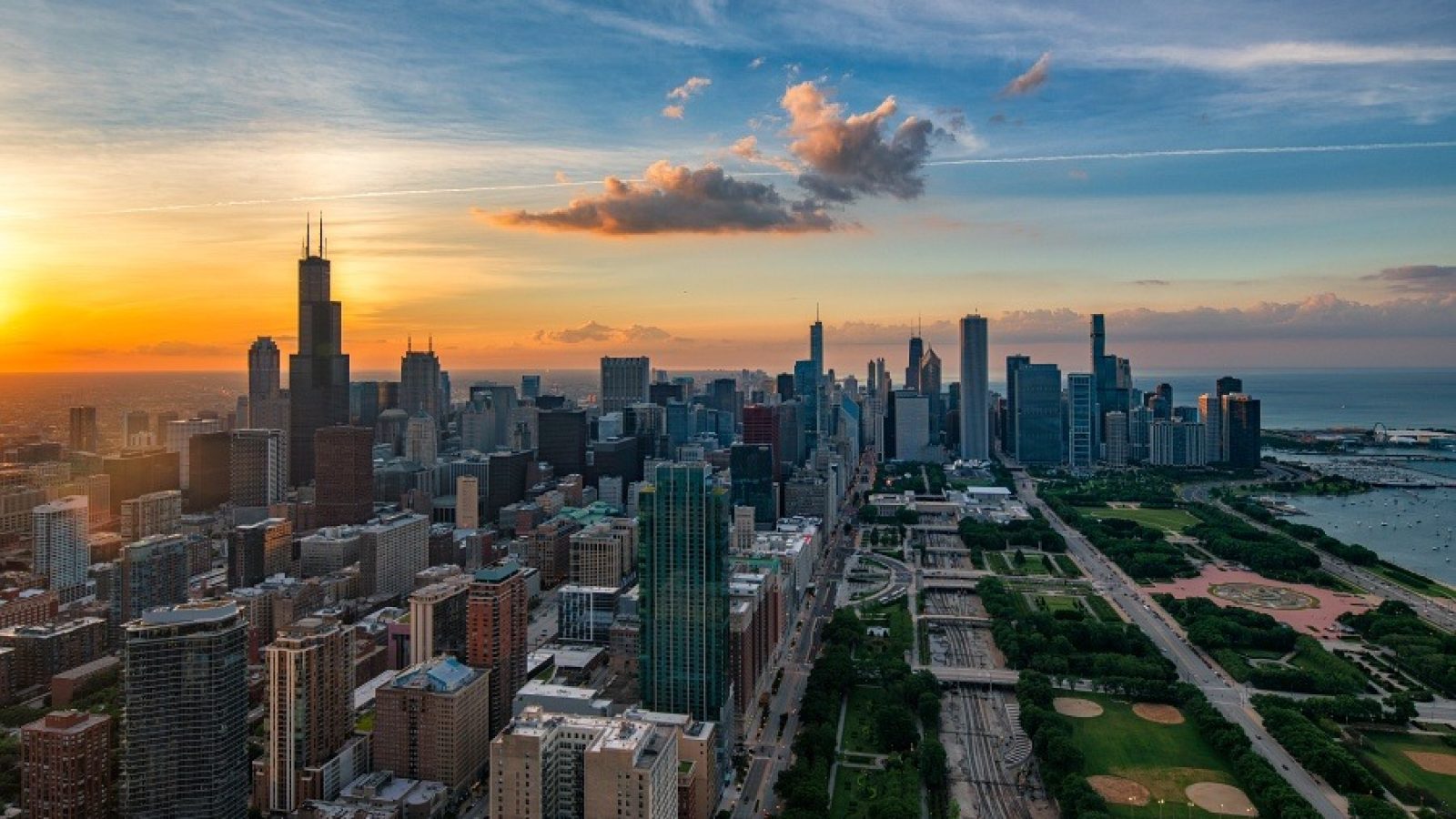 Skyline ueber Grant Park in Chicago / Weiterer Text über ots und www.presseportal.de/nr/176685 / Die Verwendung dieses Bildes für redaktionelle Zwecke ist unter Beachtung aller mitgeteilten Nutzungsbedingungen zulässig und dann auch honorarfrei. Veröffentlichung ausschließlich mit Bildrechte-Hinweis.