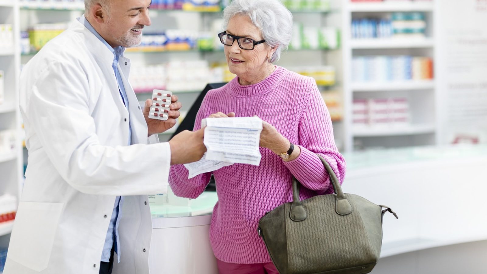 Apotheken beraten auch zur Reizdarm-Erkrankungen / Weiterer Text über ots und www.presseportal.de/nr/7002 / Die Verwendung dieses Bildes für redaktionelle Zwecke ist unter Beachtung aller mitgeteilten Nutzungsbedingungen zulässig und dann auch honorarfrei. Veröffentlichung ausschließlich mit Bildrechte-Hinweis.