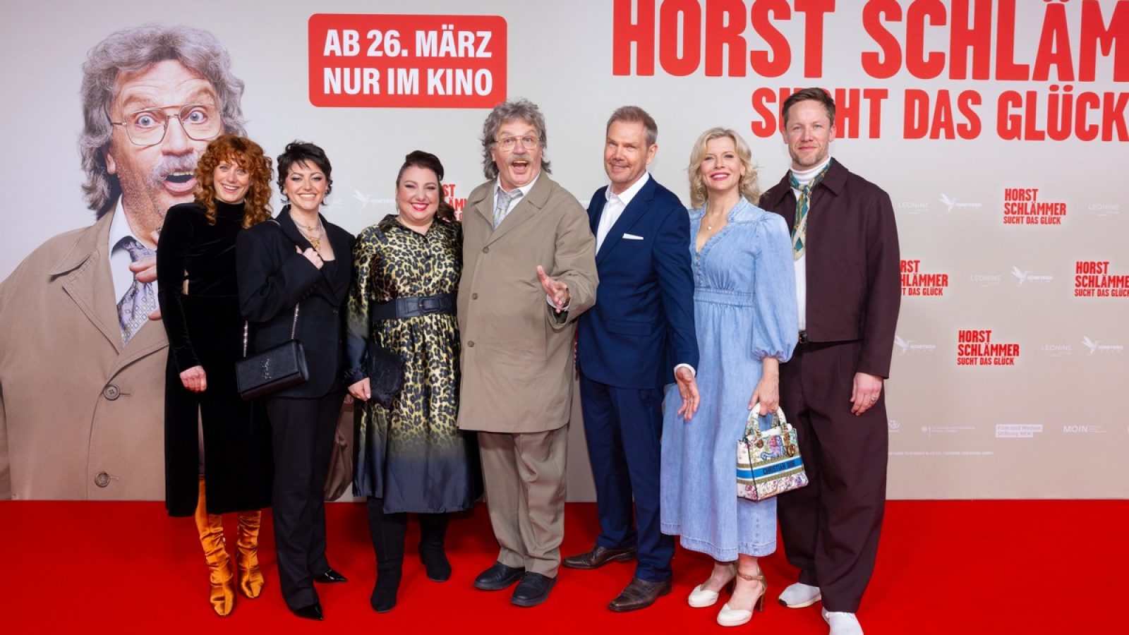 v.l.n.r. Laura Thomas, Tahnee, Meltem Kaptan, Horst Schlämmer, Sven Unterwaldt, Eva Habermann, Nikolaus Benda © Leonine Studios / Patric Fouad // ab 26. März im Verleih von LEONINE Studios im Kino! / Weiterer Text über ots und www.presseportal.de/nr/136327 / Die Verwendung dieses Bildes für redaktionelle Zwecke ist unter Beachtung aller mitgeteilten Nutzungsbedingungen zulässig und dann auch honorarfrei. Veröffentlichung ausschließlich mit Bildrechte-Hinweis.