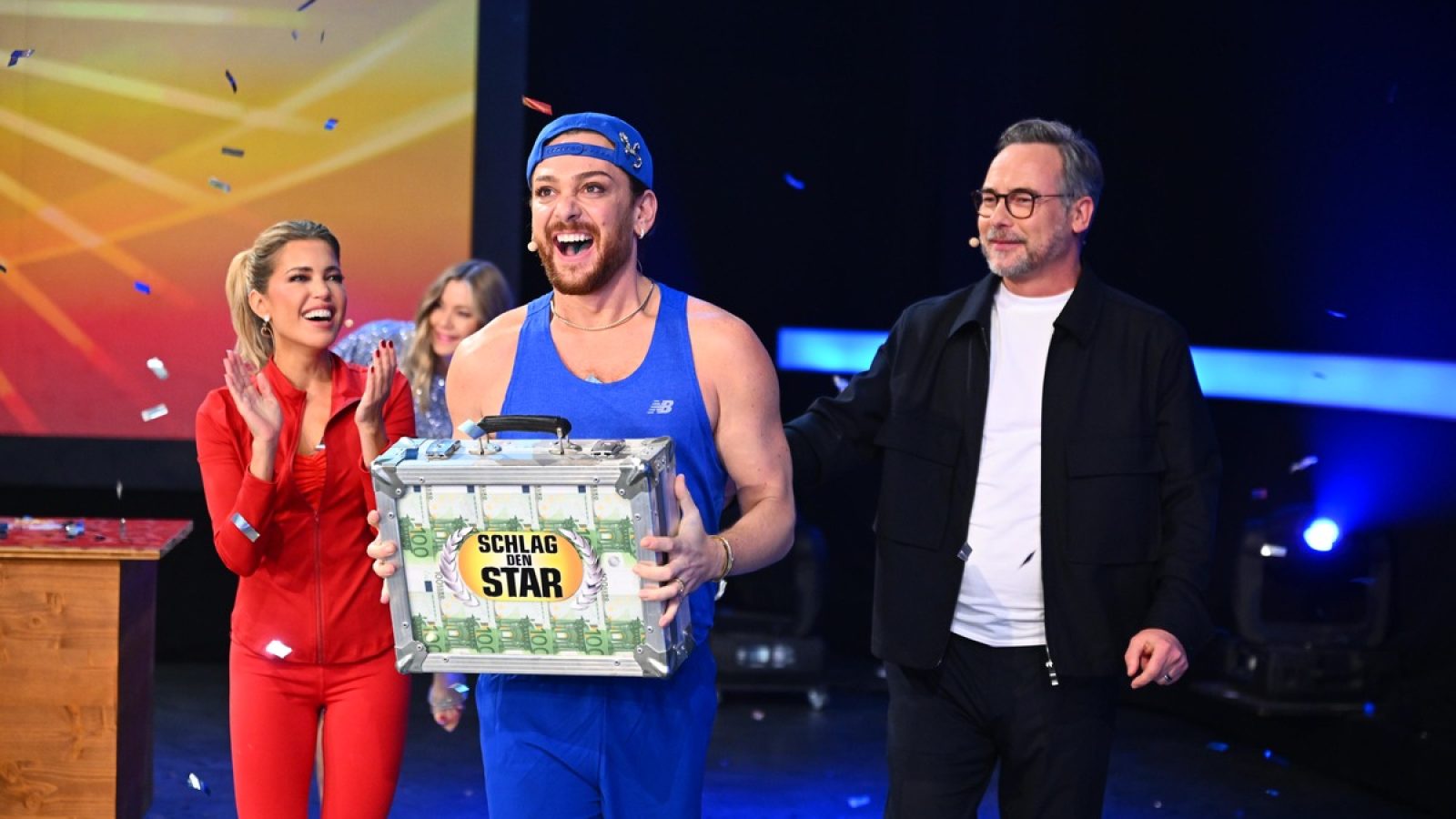 Schlag den Star
Show 99 vom 20.Dezember 2025, 20.15 Uhr Live auf ProSieben
Foto: © Joyn/Willi Weber

Dieses Bild darf bis eine Woche nach Ausstrahlung honorarfrei fuer redaktionelle Zwecke und nur im Rahmen der Programmankuendigung verwendet werden. Spaetere Veroeffentlichungen sind nur nach Ruecksprache und ausdruecklicher Genehmigung der Seven.One Entertainment Group GmbH moeglich. Nicht fuer EPG! Verwendung nur mit vollstaendigem Copyrightvermerk. Das Foto darf nicht veraendert, bearbeitet und nur im Ganzen verwendet werden. Es darf nicht archiviert werden. Es darf nicht an Dritte weitergeleitet werden. Bei Fragen: foto@seven.one Voraussetzung fuer die Verwendung dieser Programmdaten ist die Zustimmung zu den Allgemeinen Geschaeftsbedingungen der Presselounges der Sender der Seven.One Entertainment Group GmbH. / Weiterer Text über ots und www.presseportal.de/nr/25171 / Die Verwendung dieses Bildes für redaktionelle Zwecke ist unter Beachtung aller mitgeteilten Nutzungsbedingungen zulässig und dann auch honorarfrei. Veröffentlichung ausschließlich mit Bildrechte-Hinweis.