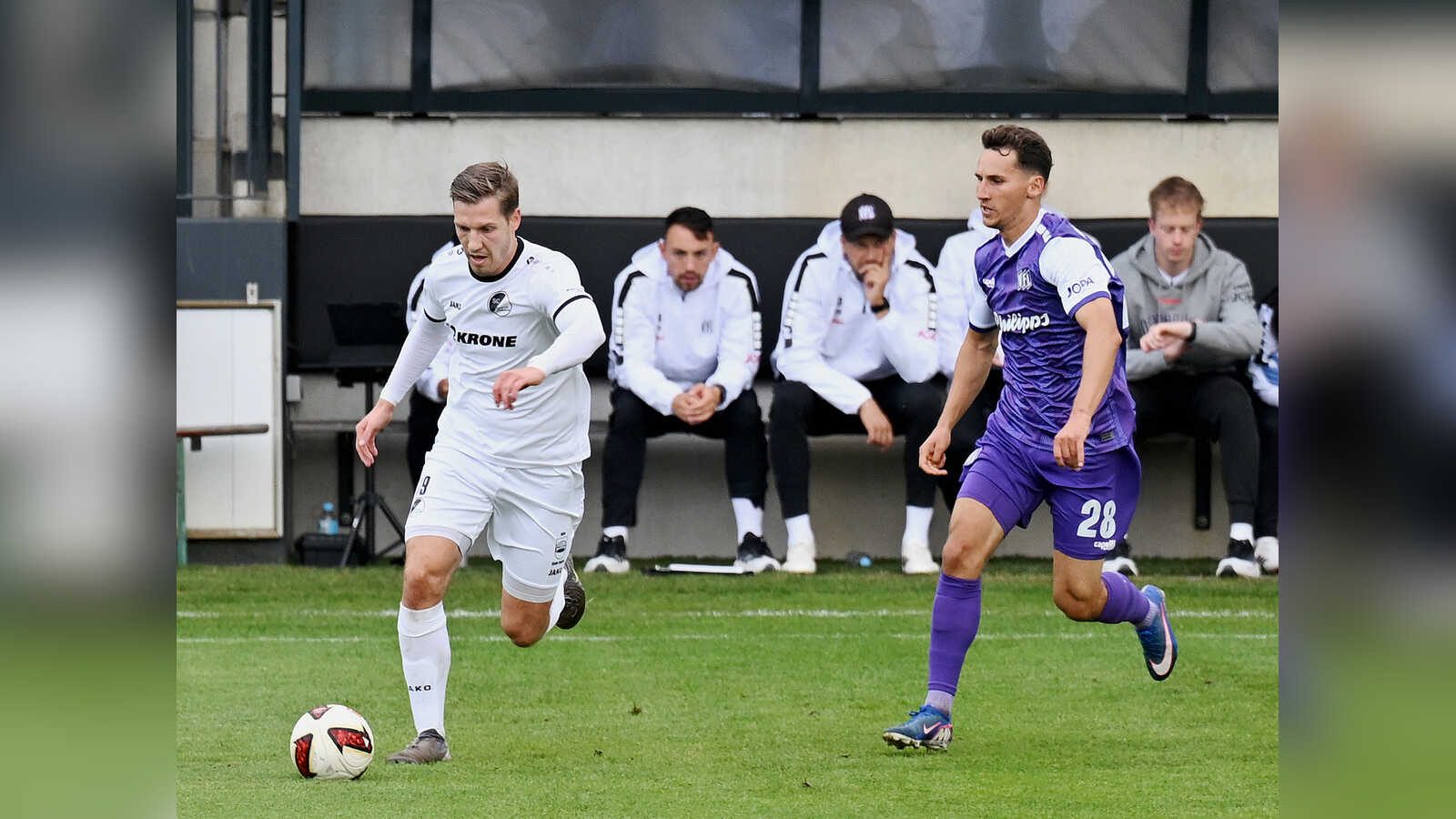 Steffen Schepers (links) vom SC Spelle-Venhaus im Spiel
