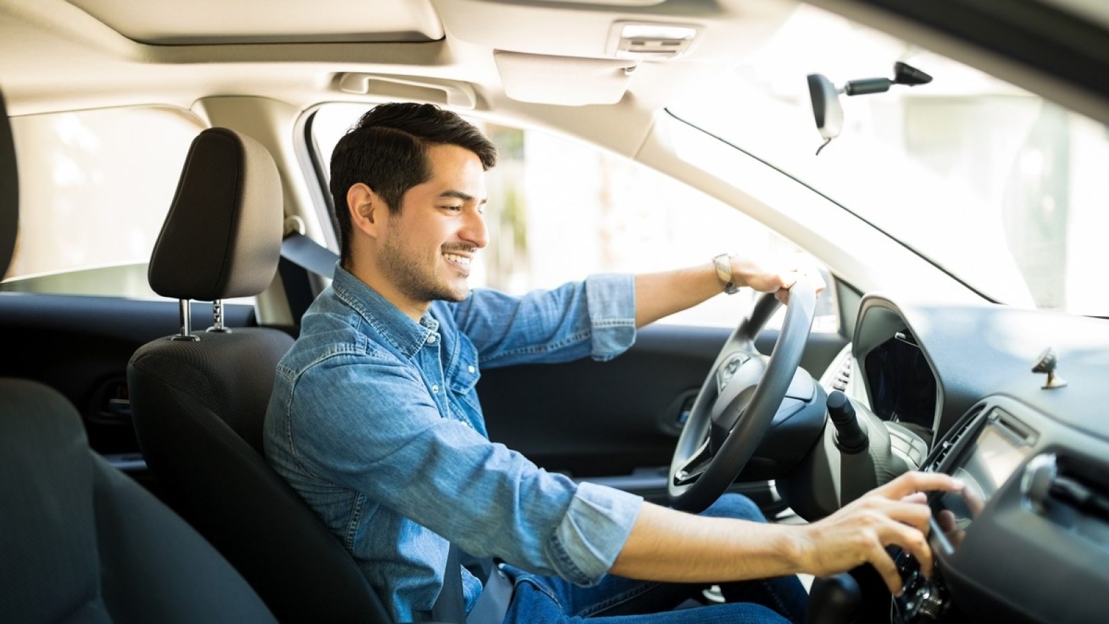 Vor allem junge Menschen wünschen sich Selbstbestimmung - aber nur wenige wagen den Schritt / Weiterer Text über ots und www.presseportal.de/nr/181599 / Die Verwendung dieses Bildes für redaktionelle Zwecke ist unter Beachtung aller mitgeteilten Nutzungsbedingungen zulässig und dann auch honorarfrei. Veröffentlichung ausschließlich mit Bildrechte-Hinweis.