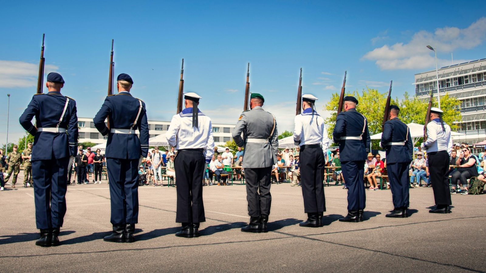 Soldatenhilfe e.V. / Weiterer Text über ots und www.presseportal.de/nr/181824 / Die Verwendung dieses Bildes für redaktionelle Zwecke ist unter Beachtung aller mitgeteilten Nutzungsbedingungen zulässig und dann auch honorarfrei. Veröffentlichung ausschließlich mit Bildrechte-Hinweis.