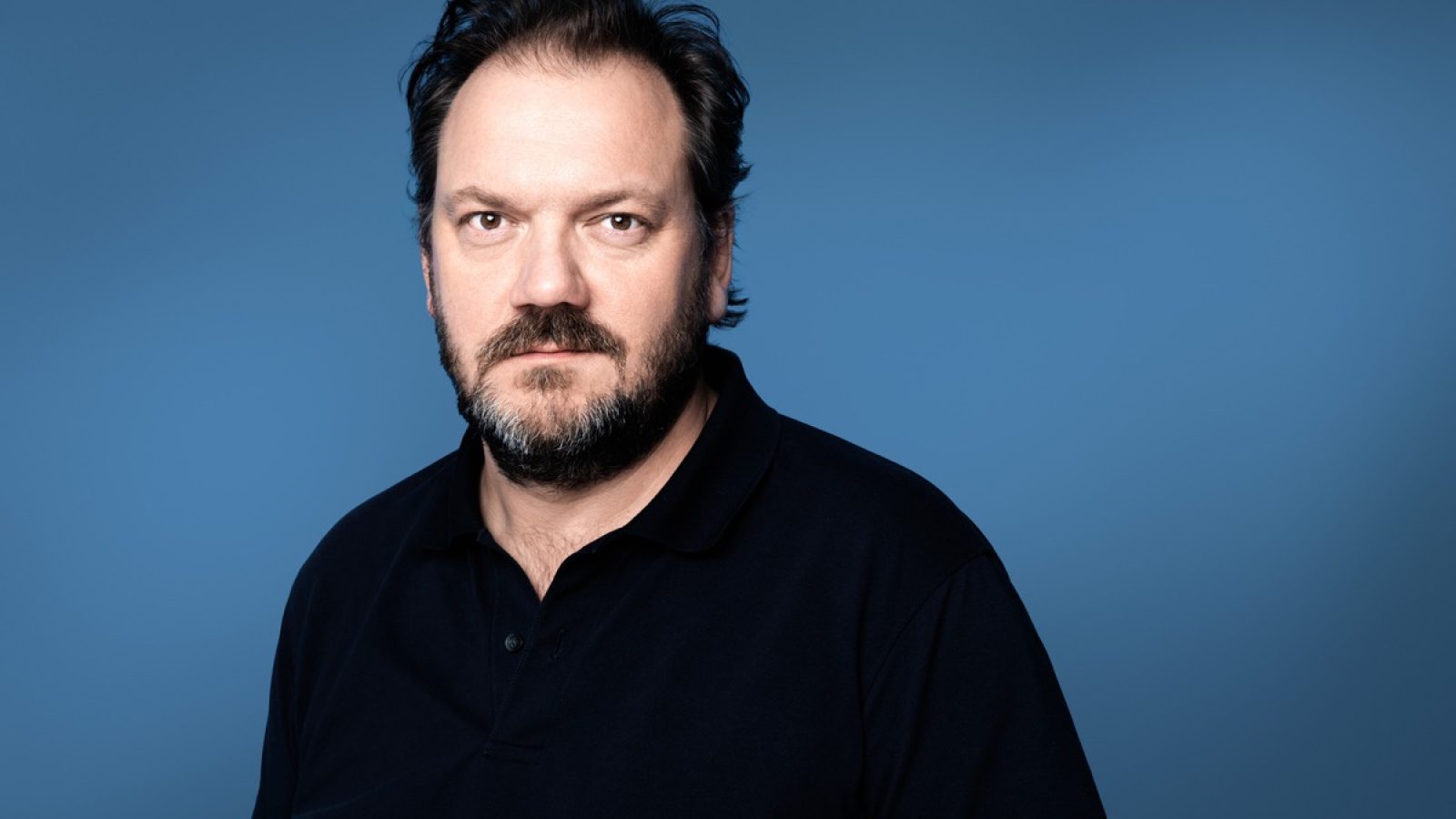 Charly Hübner und andere prominente Persönlichkeiten unterstützen die UNO-Flüchtlingshilfe. / Weiterer Text über ots und www.presseportal.de/nr/63012 / Die Verwendung dieses Bildes für redaktionelle Zwecke ist unter Beachtung aller mitgeteilten Nutzungsbedingungen zulässig und dann auch honorarfrei. Veröffentlichung ausschließlich mit Bildrechte-Hinweis.