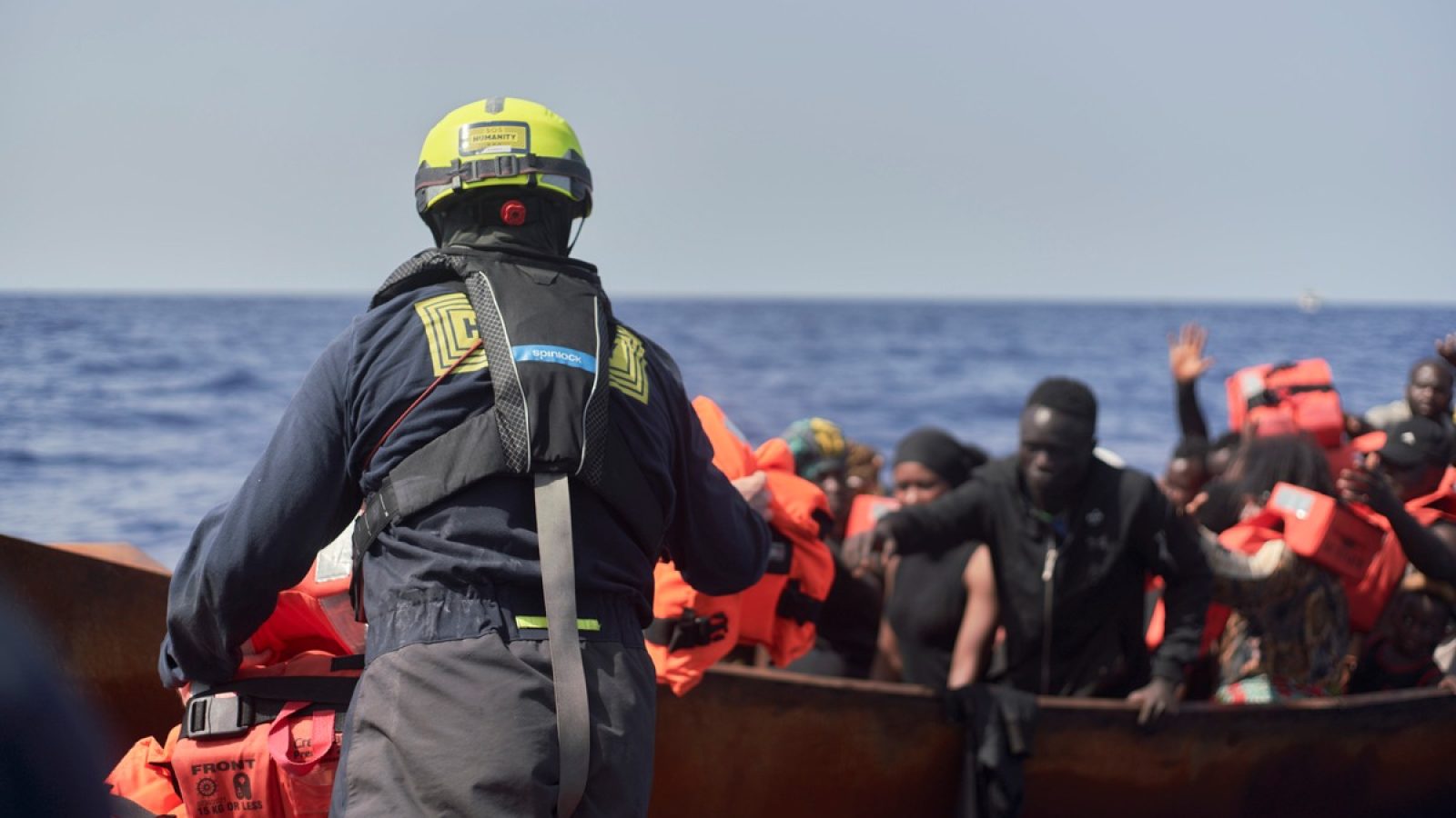 Aus Tunesien fliehen Menschen oft in dünnen Metallbooten, die sehr schnell sinken. / Weiterer Text über ots und www.presseportal.de/nr/181689 / Die Verwendung dieses Bildes für redaktionelle Zwecke ist unter Beachtung aller mitgeteilten Nutzungsbedingungen zulässig und dann auch honorarfrei. Veröffentlichung ausschließlich mit Bildrechte-Hinweis.