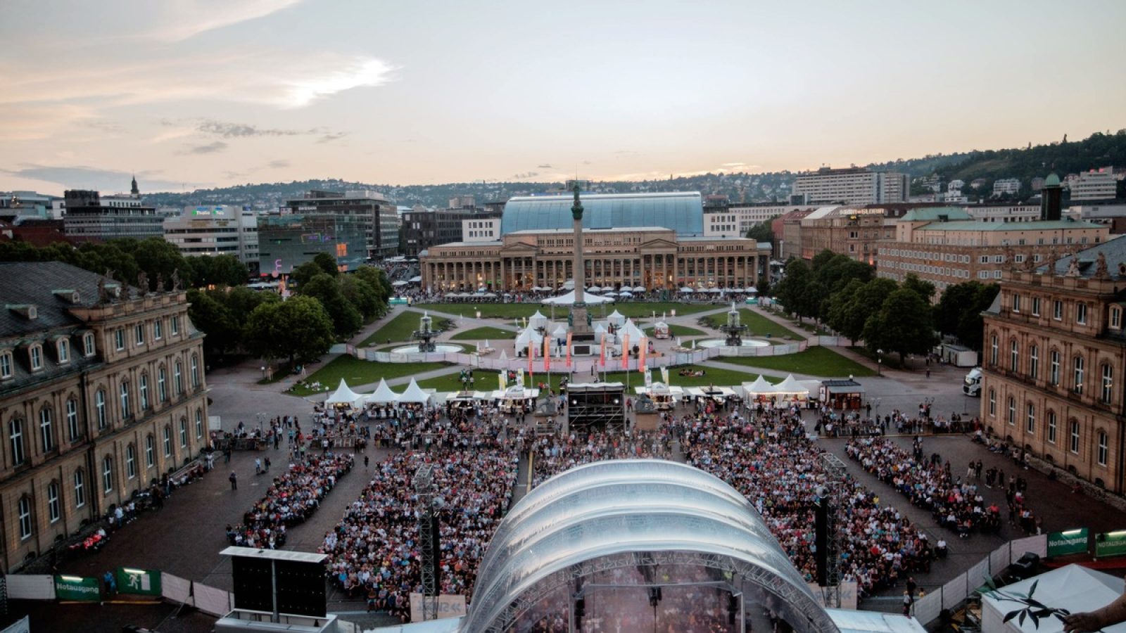 Das SWR Sommerfestival auf dem Stuttgarter Schlossplatz. © SWR/Markus Palmer / Weiterer Text über ots und www.presseportal.de/nr/7169 / Die Verwendung dieses Bildes für redaktionelle Zwecke ist unter Beachtung aller mitgeteilten Nutzungsbedingungen zulässig und dann auch honorarfrei. Veröffentlichung ausschließlich mit Bildrechte-Hinweis.