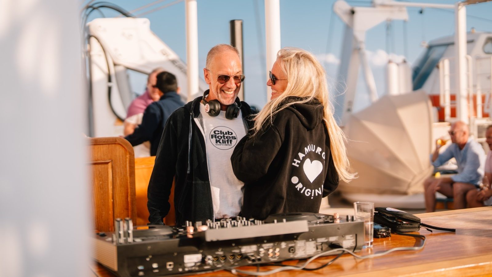 Peter Kliem, DJ und als ehemaliger Chef des exklusiven Promi-Clubs Rotes Kliff bringt auf der Reise SYLT UNDER SAILS den Sound und das Lebensgefühl der Insel auf die SEA CLOUD SPIRIT. / Weiterer Text über ots und www.presseportal.de/nr/174841 / Die Verwendung dieses Bildes für redaktionelle Zwecke ist unter Beachtung aller mitgeteilten Nutzungsbedingungen zulässig und dann auch honorarfrei. Veröffentlichung ausschließlich mit Bildrechte-Hinweis.