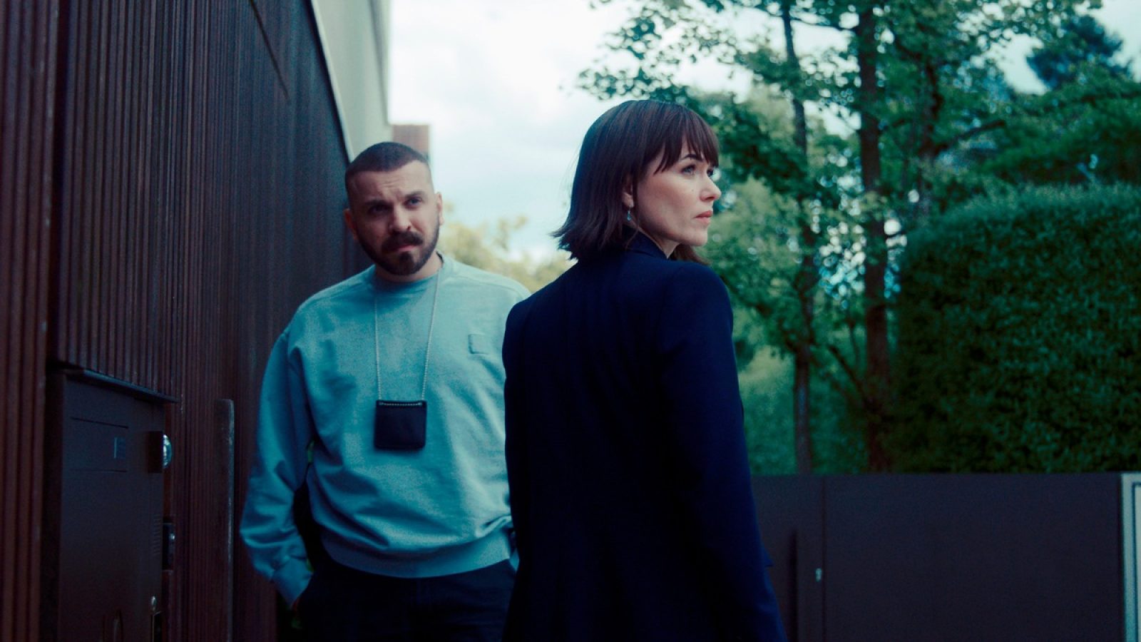 © hr/ARD Degeto Film/Sommerhaus/Philipp Sichler - honorarfrei, Verwendung nur im Zusammenhang mit einem redaktionellen Beitrag über Sendungen oder Aktivitäten des Hessischen Rundfunks, seiner Personen oder seiner Einrichtungen bei Nennung "Bild: hr/ARD Degeto Film/Sommerhaus/Philipp Sichler". Andere Verwendung nur nach Absprache. HR/Pressestelle 069/155 -4954.
Bild: Tatort "Fackel" - Hamza Kulina (Edin Hasanovic) und Maryam Azadi (Melika Foroutan). / Weiterer Text über ots und www.presseportal.de/nr/177784 / Die Verwendung dieses Bildes für redaktionelle Zwecke ist unter Beachtung aller mitgeteilten Nutzungsbedingungen zulässig und dann auch honorarfrei. Veröffentlichung ausschließlich mit Bildrechte-Hinweis.