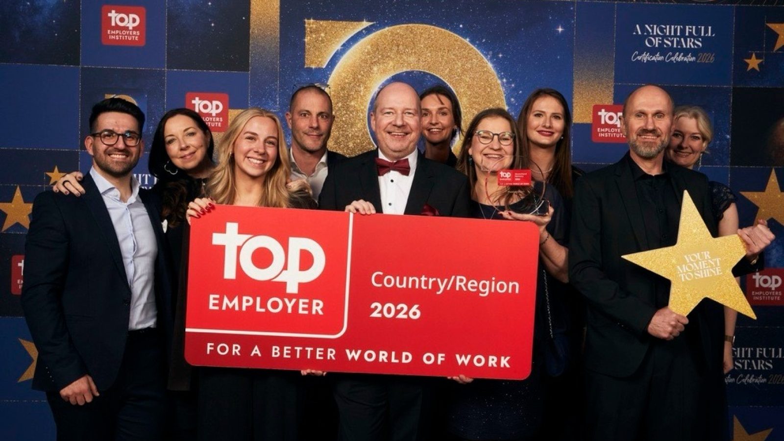 Zum dritten Mal in Folge wurde die Plusnet als Top Employer ausgezeichnet. Das HR Team der Plusnet nahm den Preis am 5. März bei einer Gala Veranstaltung in Berlin dankend entgegen. / Weiterer Text über ots und www.presseportal.de/nr/168000 / Die Verwendung dieses Bildes für redaktionelle Zwecke ist unter Beachtung aller mitgeteilten Nutzungsbedingungen zulässig und dann auch honorarfrei. Veröffentlichung ausschließlich mit Bildrechte-Hinweis.