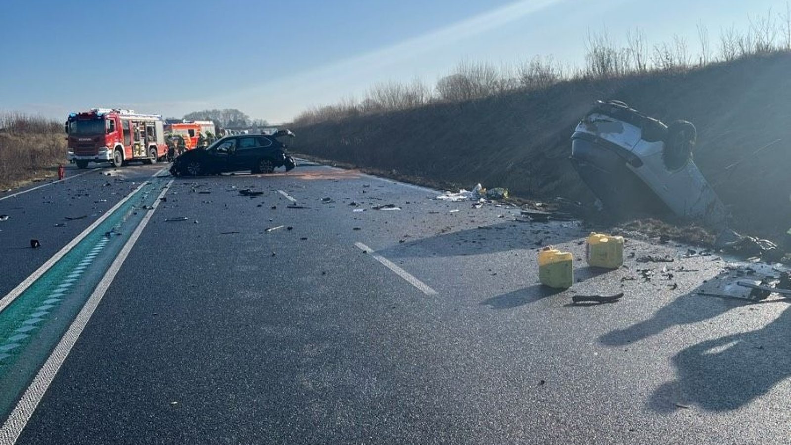 Beide Fahrer kamen schwer verletzt in Krankenhäuser.