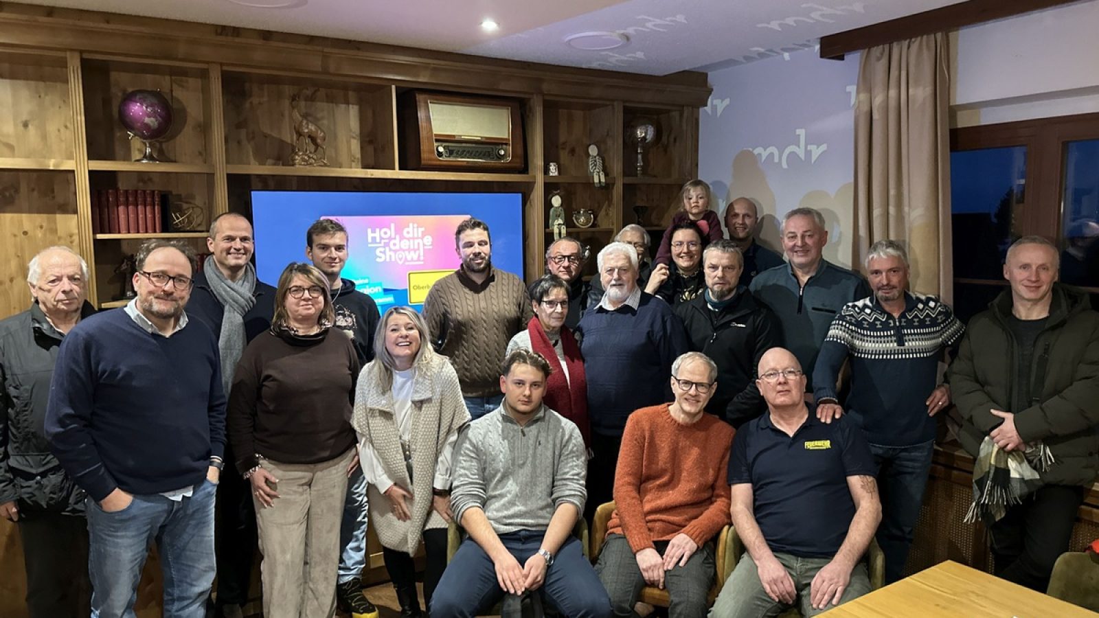 Etliche Oberbärenburgerinnen und Oberbärenburger waren der Einaldung von MDR und Gemeinde zur Redaktionskonferenz gefolgt, um die nächste Ausgabe von "Hol dir deine Show!" in Oberbärenburg zu planen. / Weiterer Text über ots und www.presseportal.de/nr/7880 / Die Verwendung dieses Bildes für redaktionelle Zwecke ist unter Beachtung aller mitgeteilten Nutzungsbedingungen zulässig und dann auch honorarfrei. Veröffentlichung ausschließlich mit Bildrechte-Hinweis.