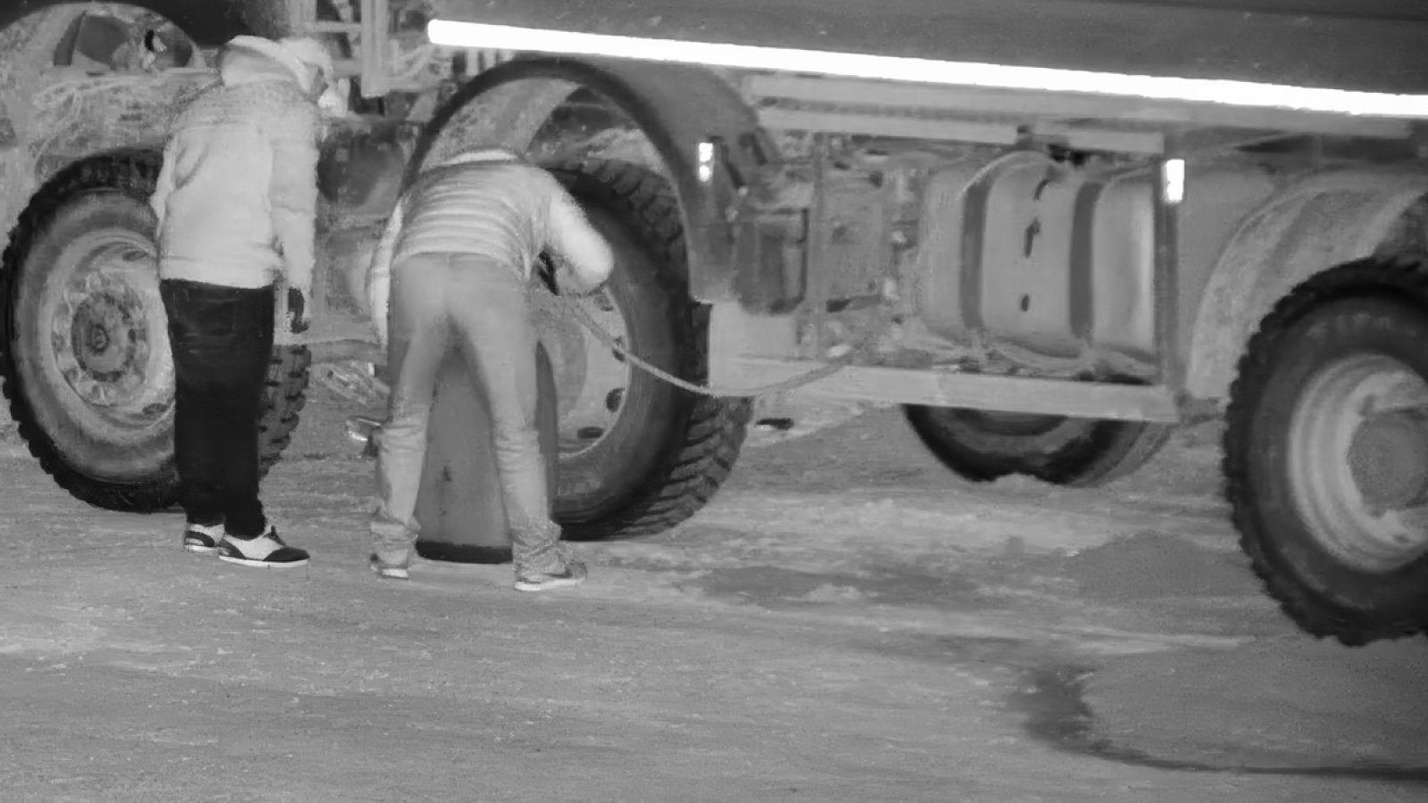 Kraftstoffdiebstahl / Weiterer Text über ots und www.presseportal.de/nr/170731 / Die Verwendung dieses Bildes für redaktionelle Zwecke ist unter Beachtung aller mitgeteilten Nutzungsbedingungen zulässig und dann auch honorarfrei. Veröffentlichung ausschließlich mit Bildrechte-Hinweis.