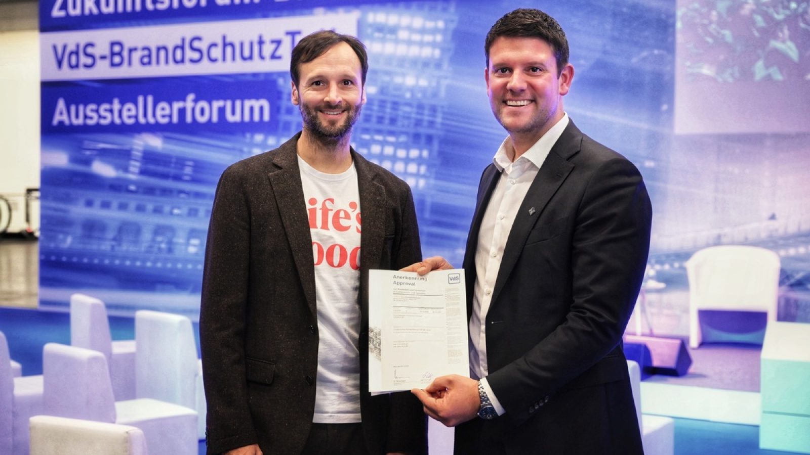 Die LG Electronics Deutschland GmbH hat offiziell das Zertifikat zur Anerkennung ihrer Produkte gemäß der VdS 6024 Leitlinie erhalten. / Weiterer Text über ots und www.presseportal.de/nr/150657 / Die Verwendung dieses Bildes für redaktionelle Zwecke ist unter Beachtung aller mitgeteilten Nutzungsbedingungen zulässig und dann auch honorarfrei. Veröffentlichung ausschließlich mit Bildrechte-Hinweis.