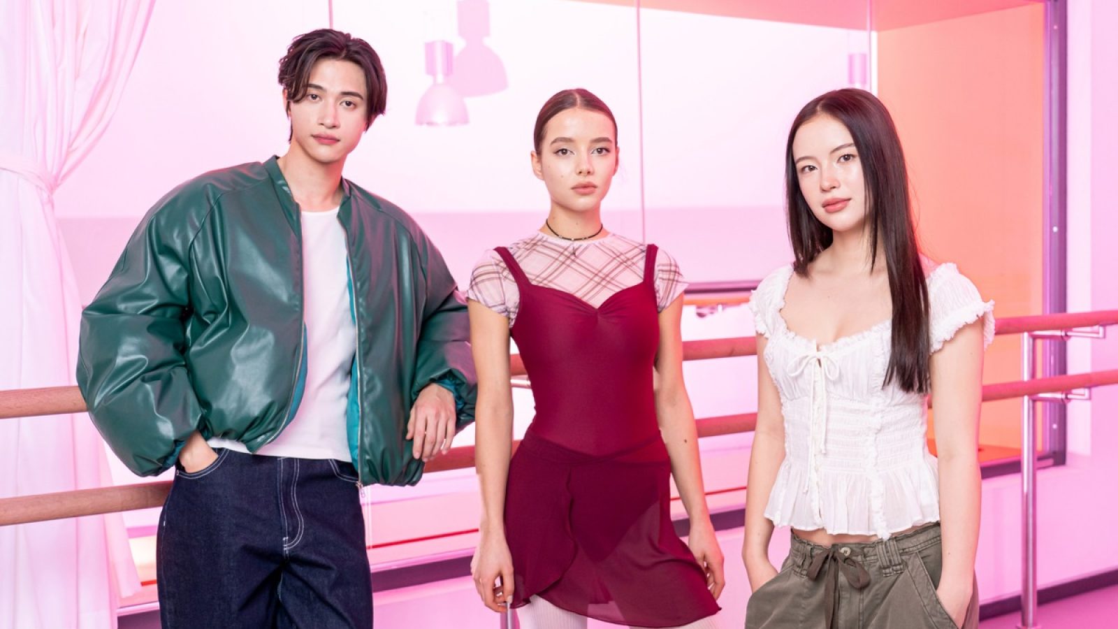 Gerade endeten die Dreharbeiten für die neue Vertical Drama Series "Between The Beats" mit Alexander Schmidt (spielt Daniel), Gio Yoo (spielt Sara) und Lisa Junick (spielt Isa). Voraussichtlich ab April 2026 ist sie auf TikTok zu sehen. / Weiterer Text über ots und www.presseportal.de/nr/118095 / Die Verwendung dieses Bildes für redaktionelle Zwecke ist unter Beachtung aller mitgeteilten Nutzungsbedingungen zulässig und dann auch honorarfrei. Veröffentlichung ausschließlich mit Bildrechte-Hinweis.