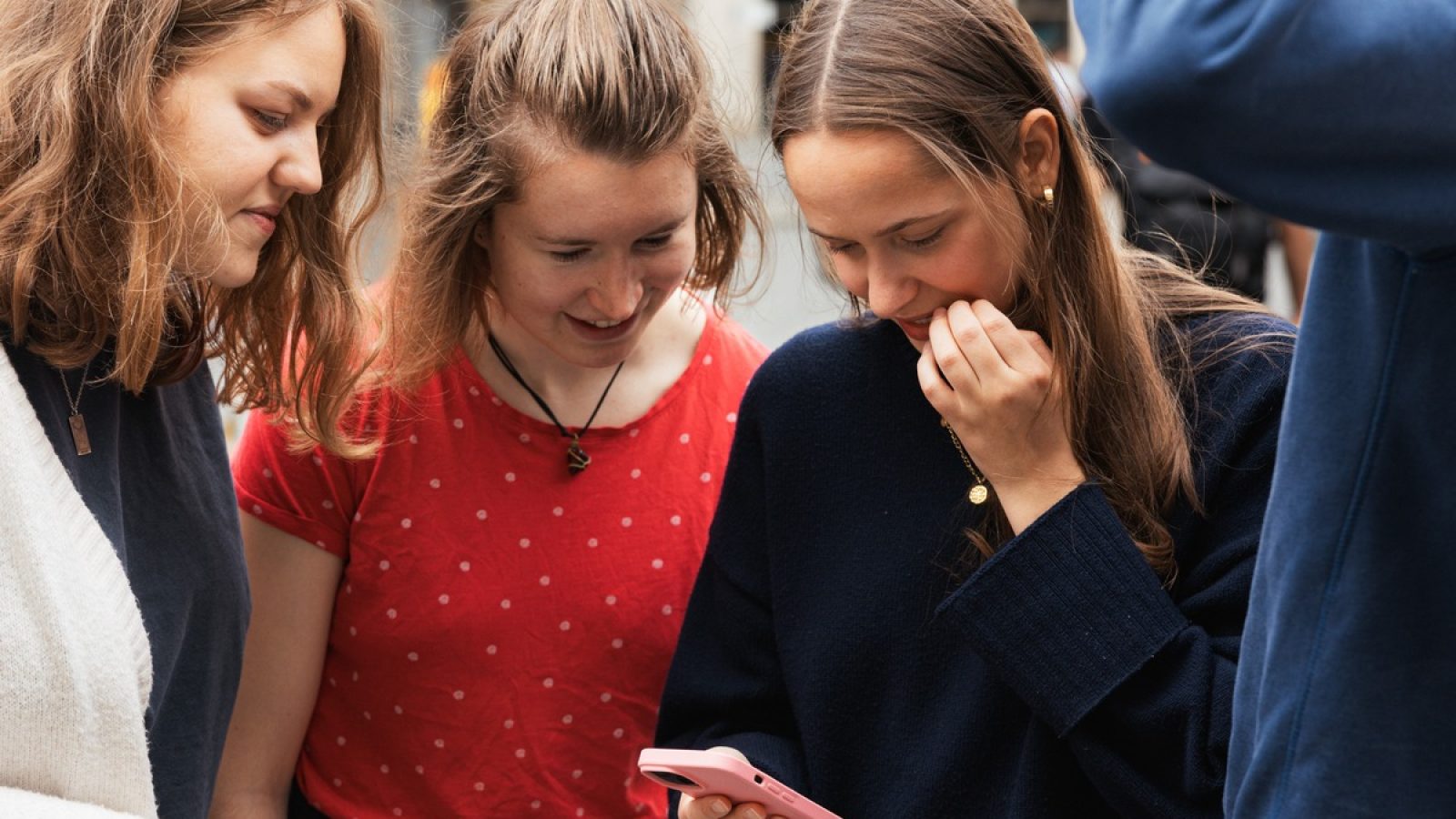 Das Chatspiel kann überall und jederzeit gespielt werden. / Weiterer Text über ots und www.presseportal.de/nr/117481 / Die Verwendung dieses Bildes für redaktionelle Zwecke ist unter Beachtung aller mitgeteilten Nutzungsbedingungen zulässig und dann auch honorarfrei. Veröffentlichung ausschließlich mit Bildrechte-Hinweis.