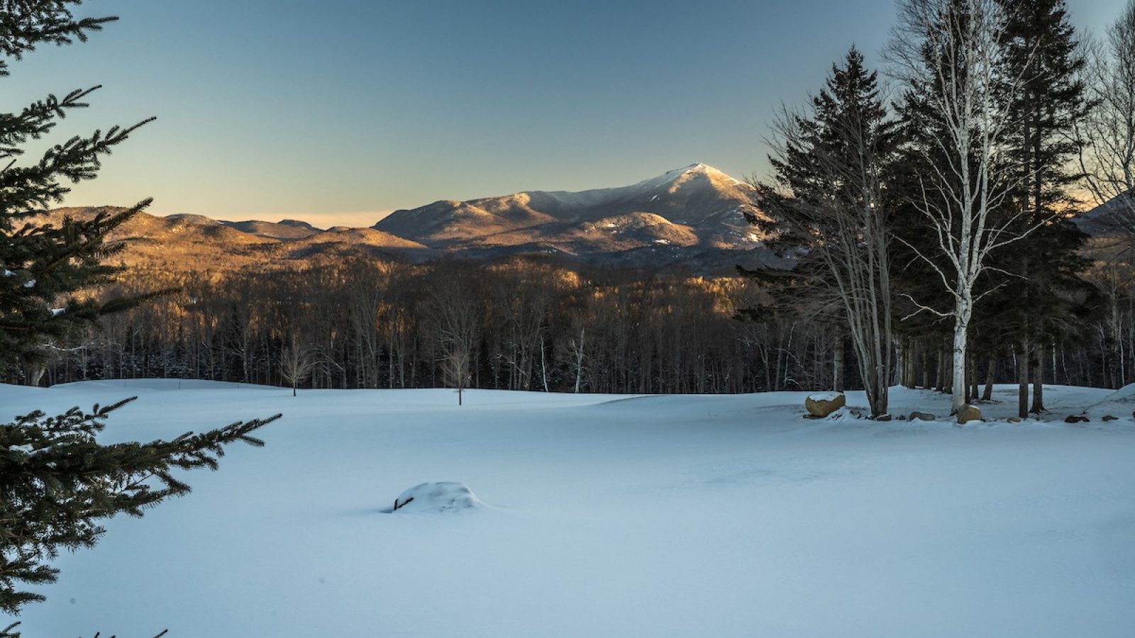 Blick auf Whiteface Mountain,  Lake Placid, Adirondacks Region in New York State / Weiterer Text über ots und www.presseportal.de/nr/176686 / Die Verwendung dieses Bildes für redaktionelle Zwecke ist unter Beachtung aller mitgeteilten Nutzungsbedingungen zulässig und dann auch honorarfrei. Veröffentlichung ausschließlich mit Bildrechte-Hinweis.