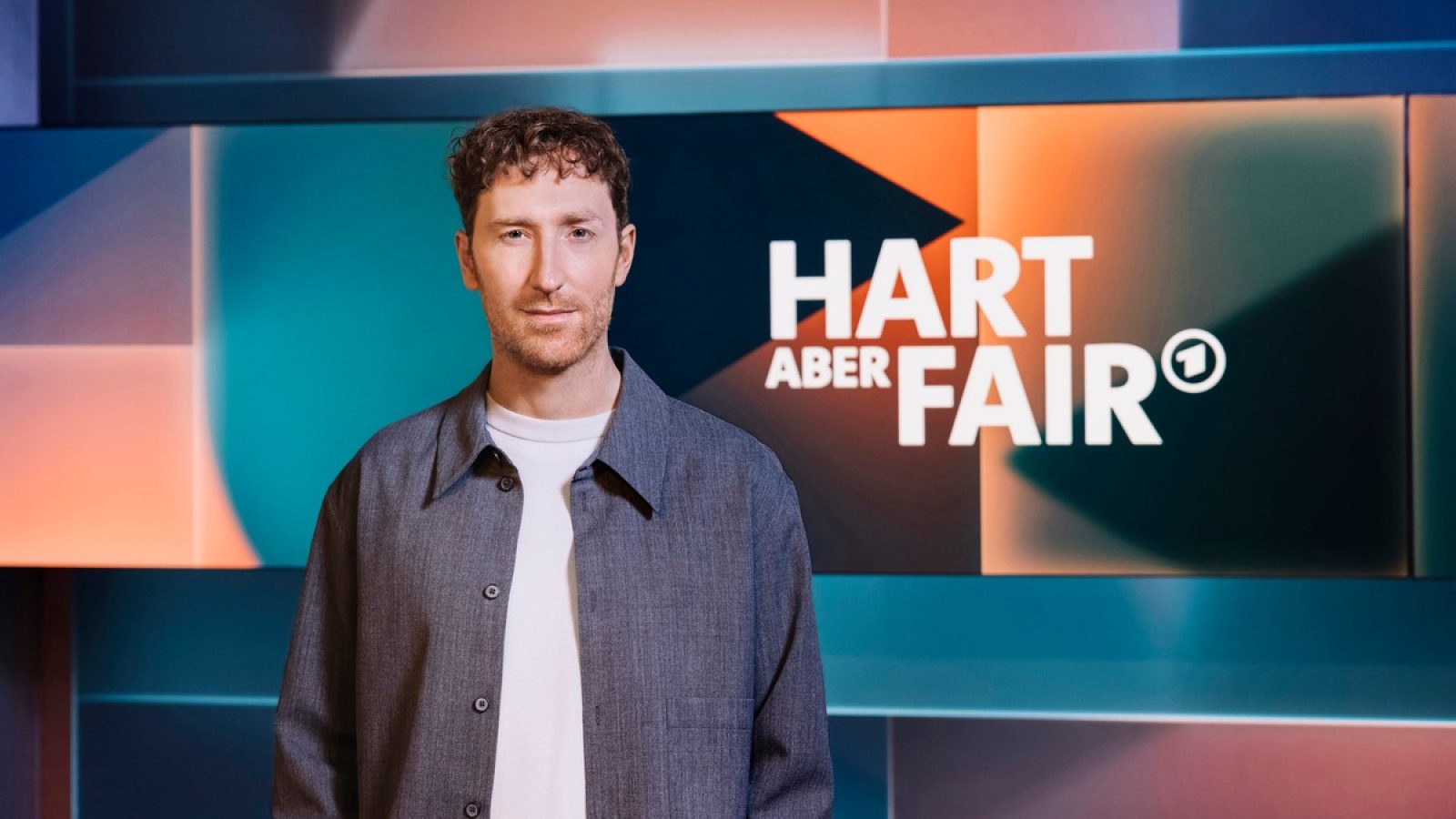 WESTDEUTSCHER RUNDFUNK KÖLN
hart aber fair - Louis Klamroth
Moderator Louis Klamroth
© WDR/Julia Sellmann, honorarfrei - Verwendung gemäß der AGB im Rahmen einer engen, unternehmensbezogenen Berichterstattung im WDR-Zusammenhang bei Nennung "Bild: WDR/Julia Sellmann" (S1+), WDR Kommunikation/Redaktion Bild, Köln, Tel: 0221/220 -7132 oder -7133, Fax: -777132, bildkommunikation@wdr.de / Weiterer Text über ots und www.presseportal.de/nr/6694 / Die Verwendung dieses Bildes für redaktionelle Zwecke ist unter Beachtung aller mitgeteilten Nutzungsbedingungen zulässig und dann auch honorarfrei. Veröffentlichung ausschließlich mit Bildrechte-Hinweis.